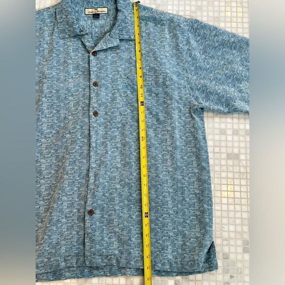Tommy Bahama Silk Blue Hawaiian Men’s Shirt with Pineapple on Back Size Large - Picture 7 of 11